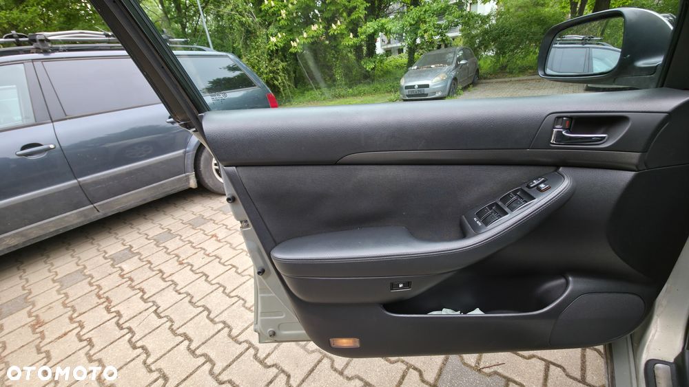 Toyota Avensis 2.0 D-4D High - 9