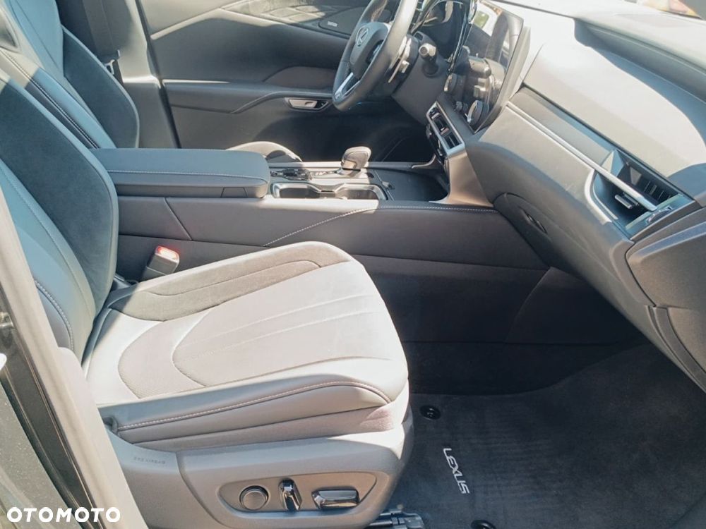 Lexus RX - 25