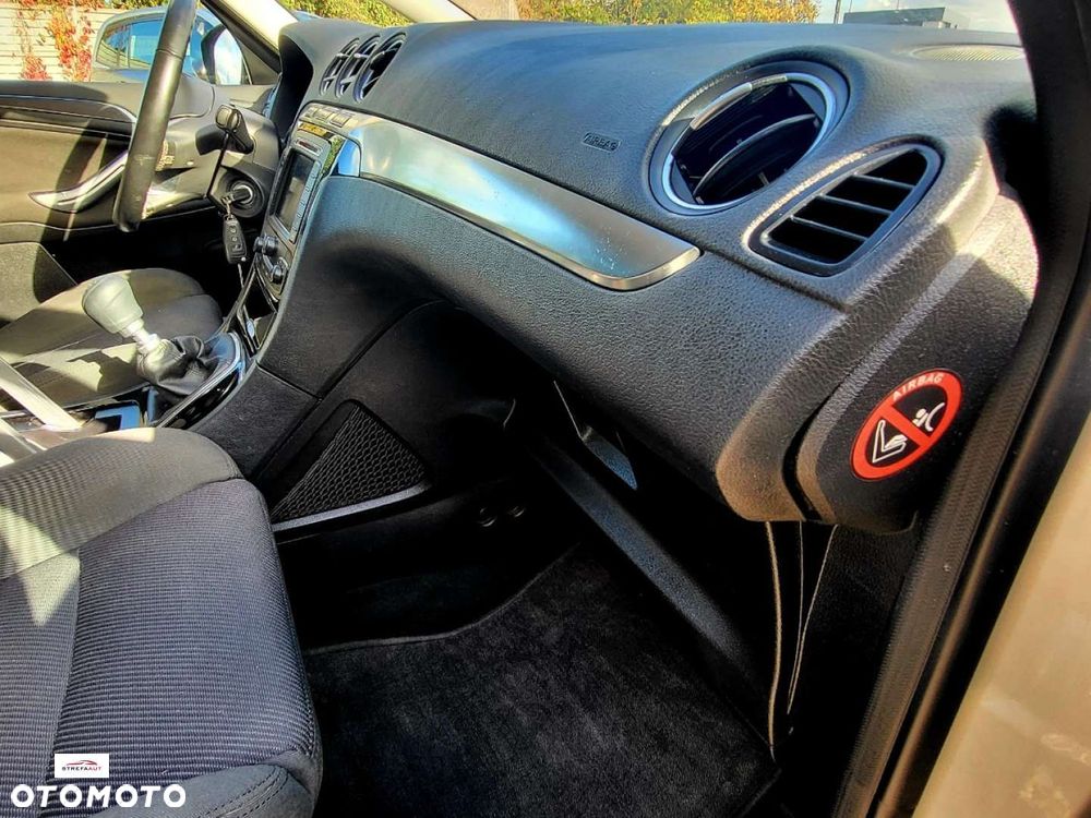 Ford S-Max - 11