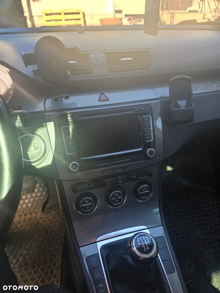 Volkswagen Passat 1.9 TDI DPF BlueMotion - 5