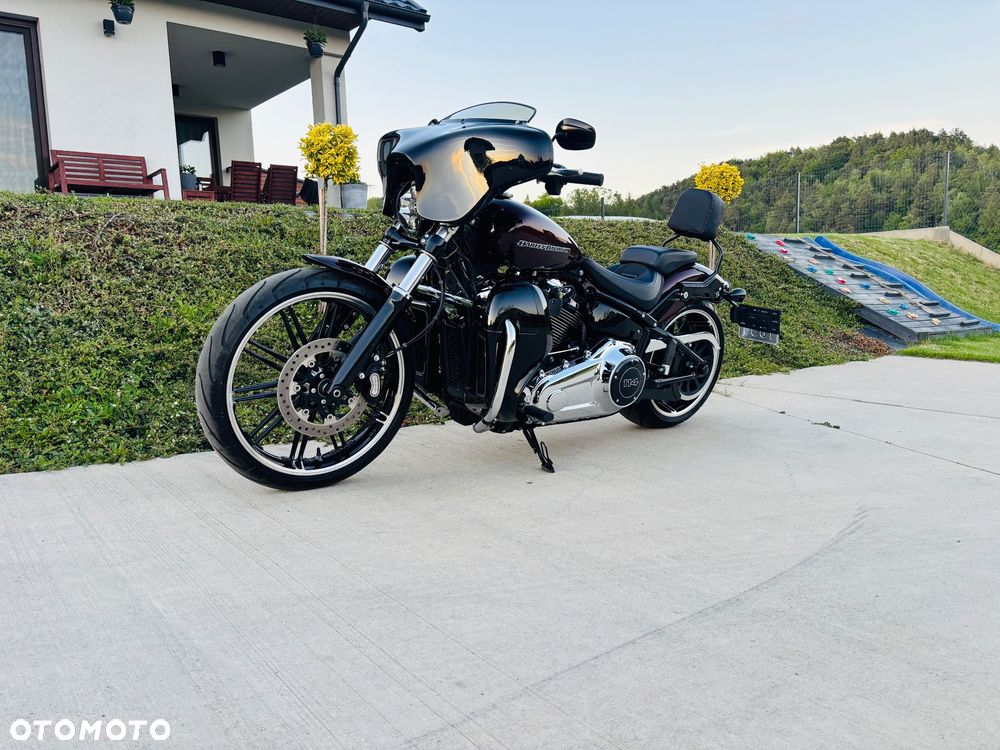Harley-Davidson Softail Breakout - 9