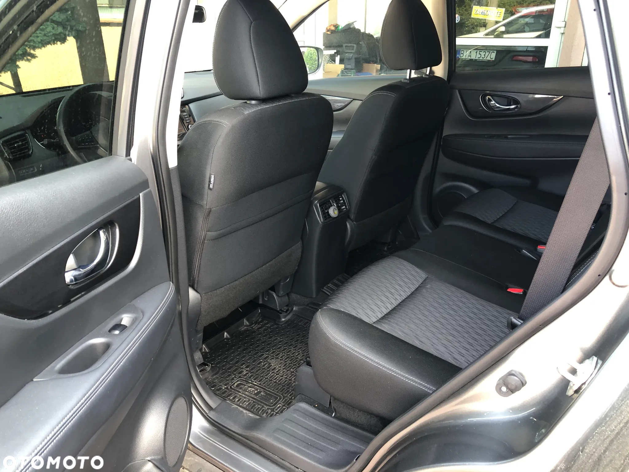 Nissan Rogue - 30
