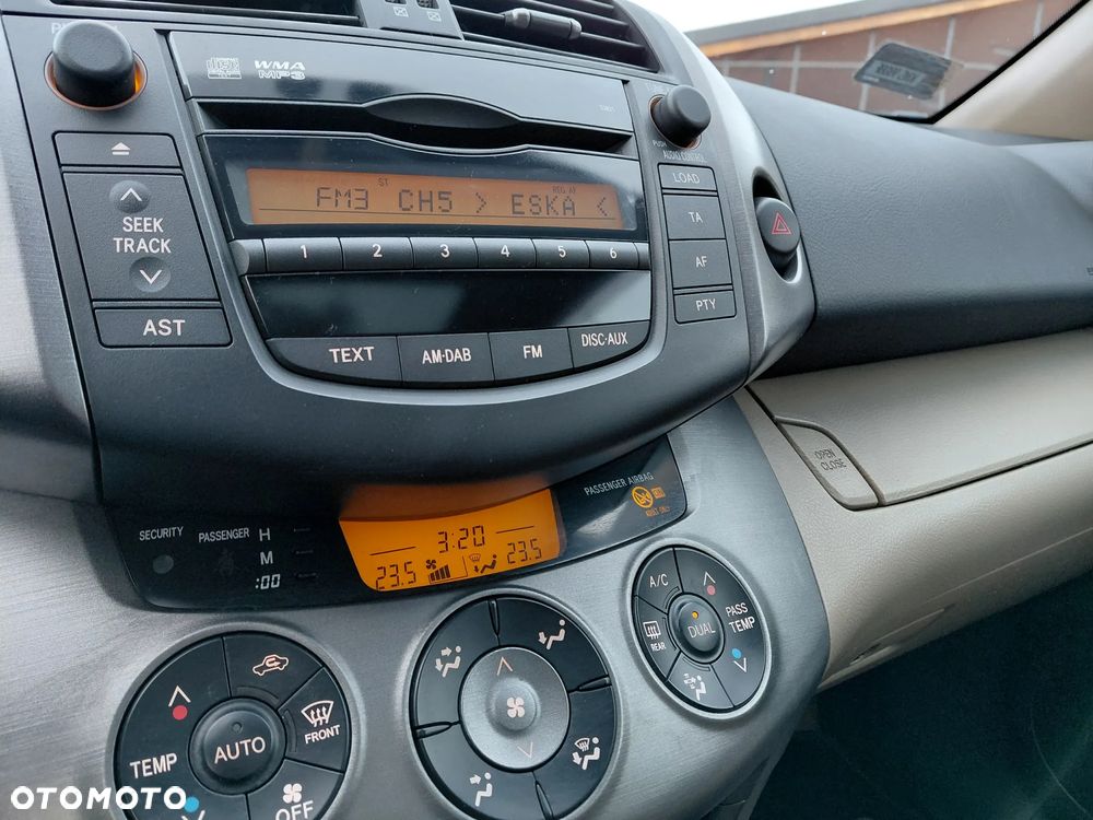 Toyota RAV4 2.2 D-4D 4x4 Sol - 35