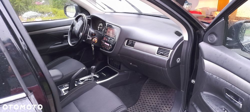Mitsubishi Outlander - 6
