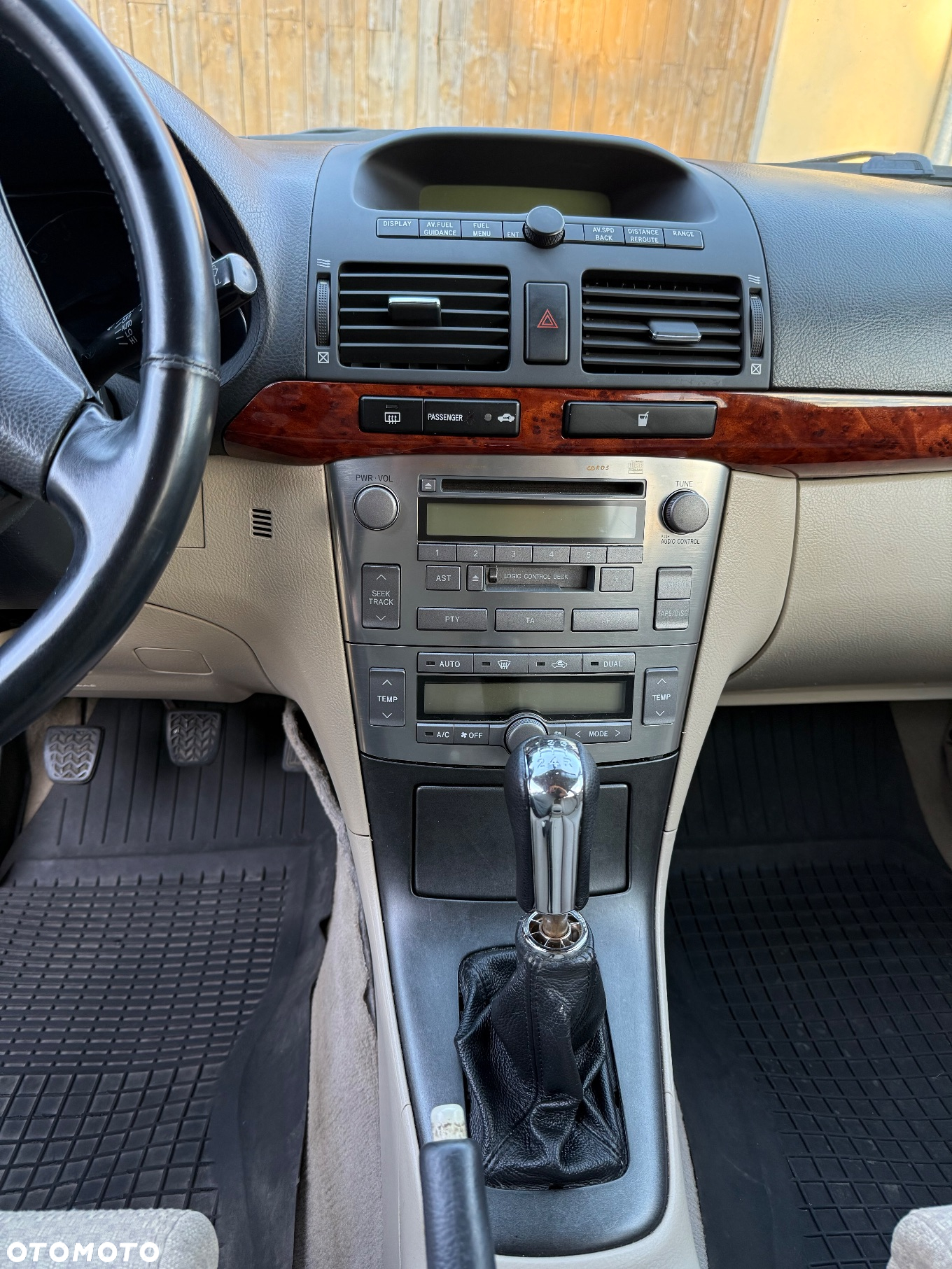 Toyota Avensis - 12