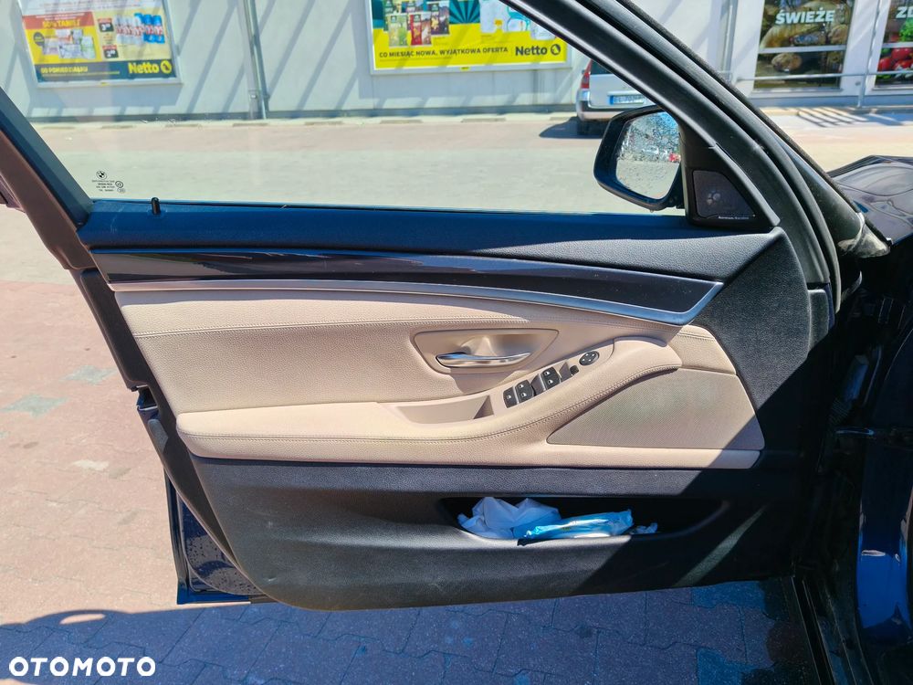 BMW Seria 5 528i Sport-Aut - 16