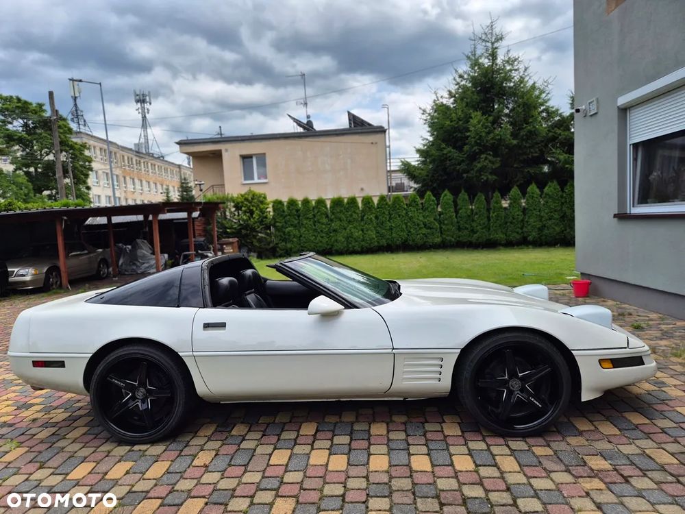 Chevrolet Corvette - 12