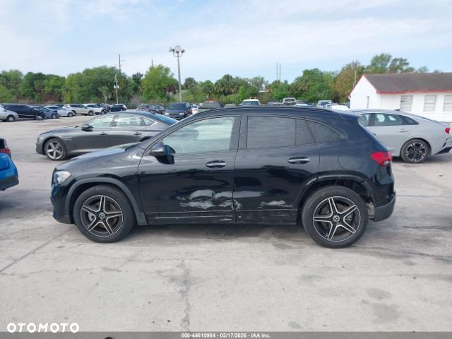 Mercedes-Benz GLA 250 4-Matic Progressive - 12