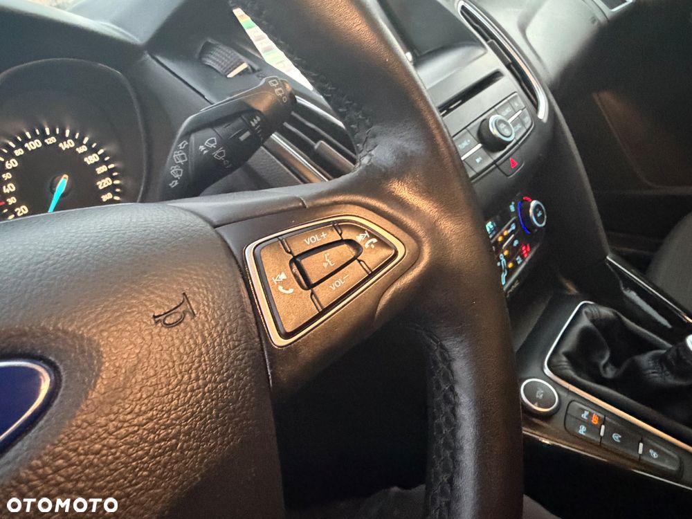 Ford Focus 1.0 EcoBoost Titanium - 32