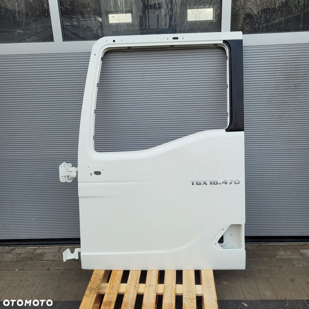 DRZWI LEWE MAN TG3 TGX NM ORYGINAŁ RAL 9010 CHWALIM116 - 1
