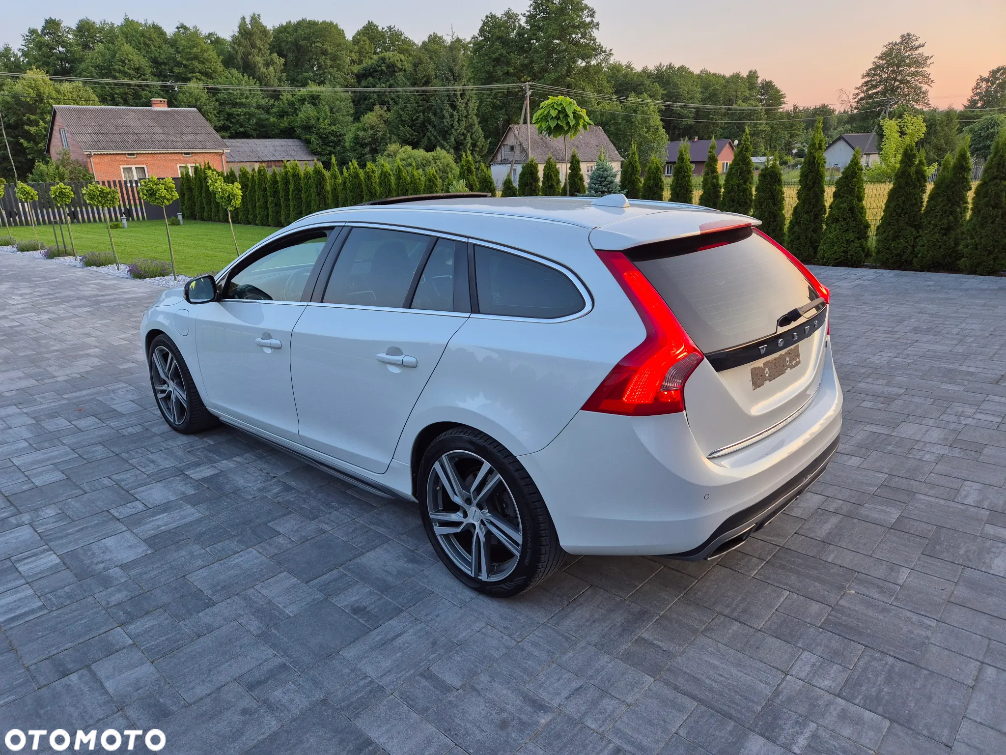 Volvo V60 D6 Plug-In-Hybrid AWD Geartronic Summum - 37