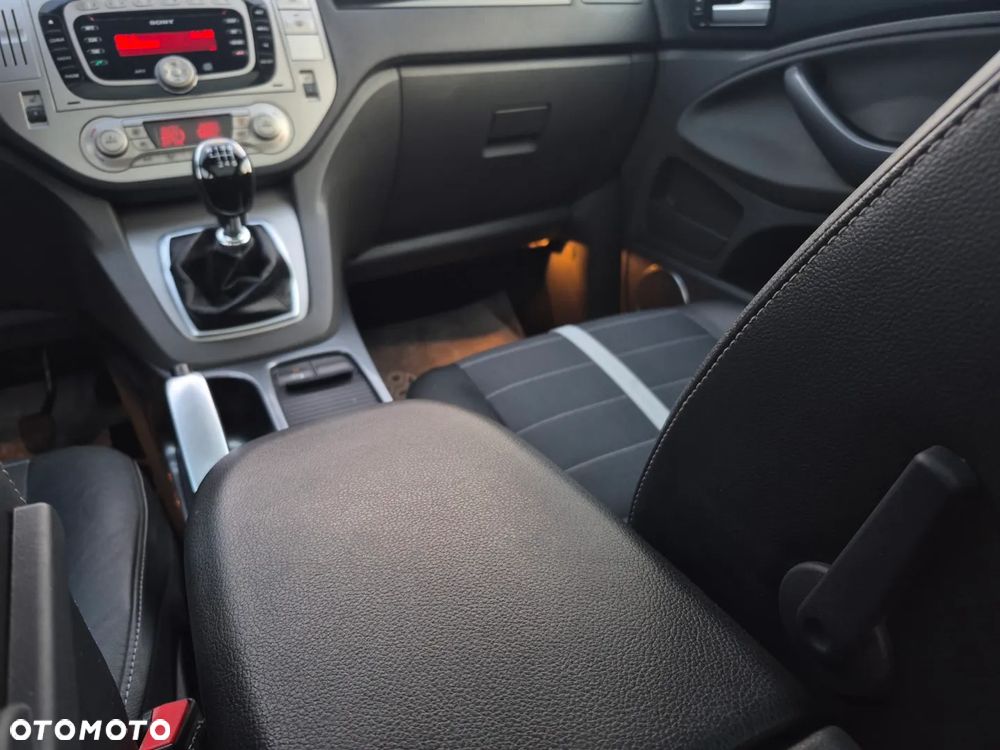 Ford Kuga 2.0 TDCi 4x4 Titanium - 19