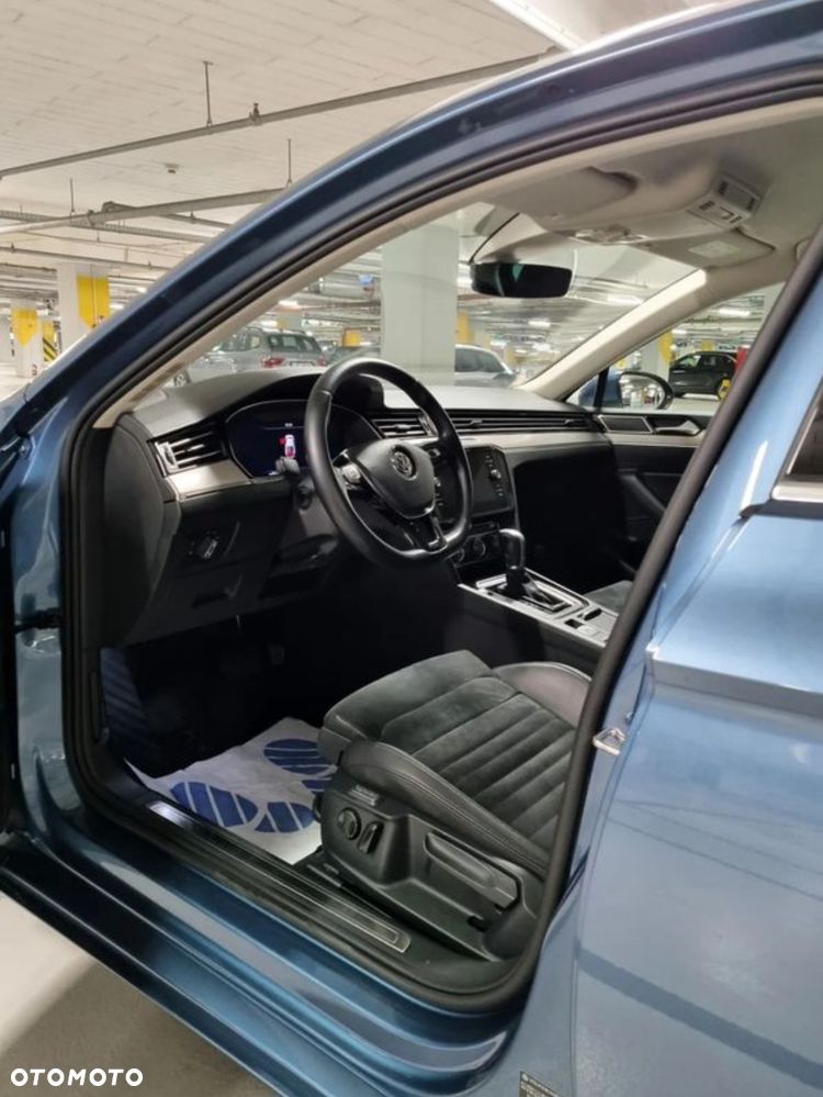 Volkswagen Passat - 12