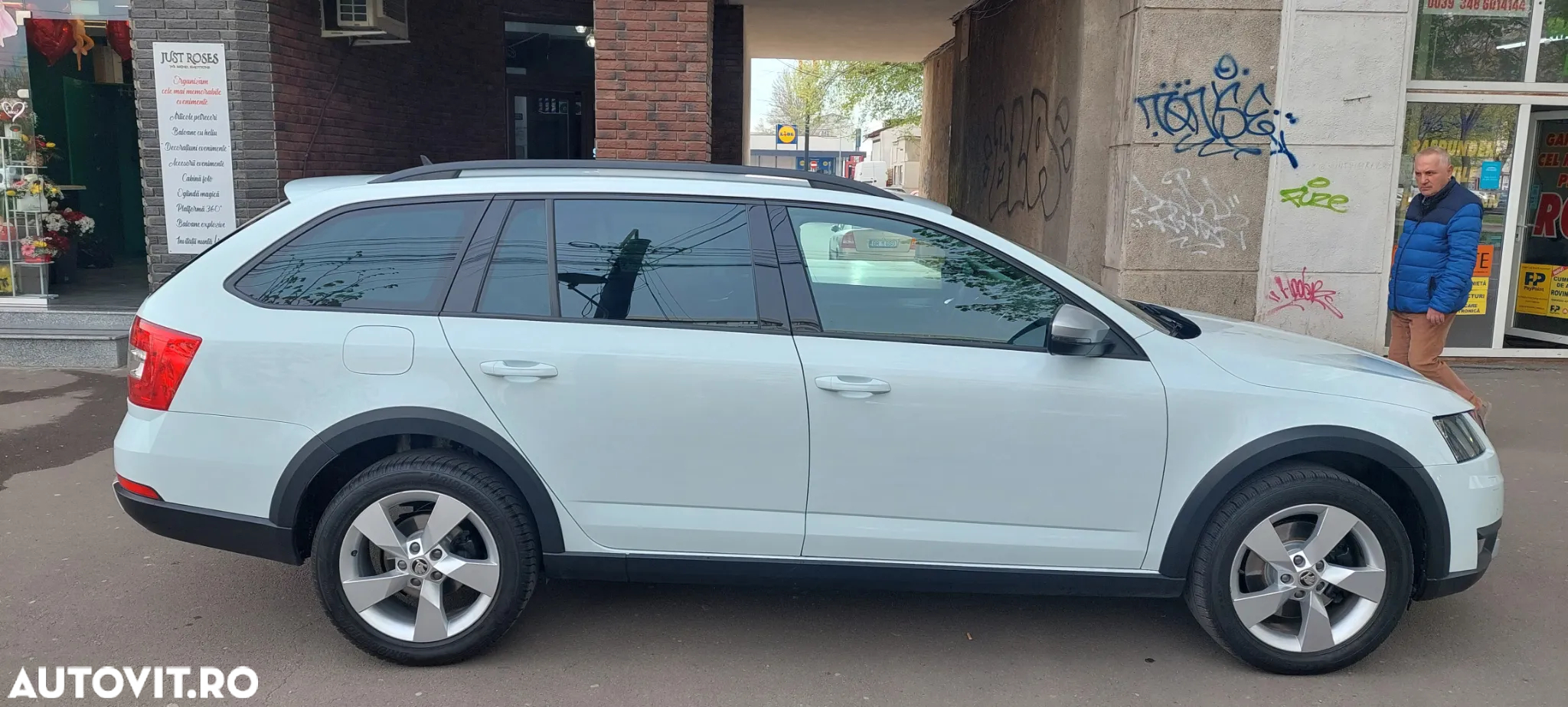 Skoda Octavia Combi 2.0 TDI (Green tec) 4x4 DSG Scout - 3