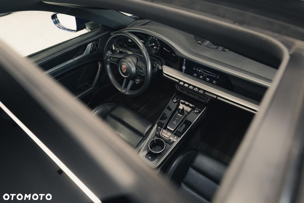Porsche 911 Carrera 4S - 34