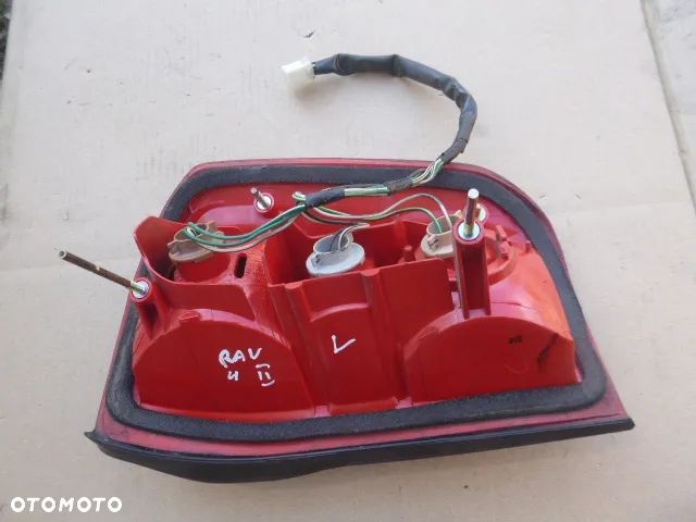 LAMPA LEWY TYŁ LEWA TYLNA TOYOTA RAV4 II - 6