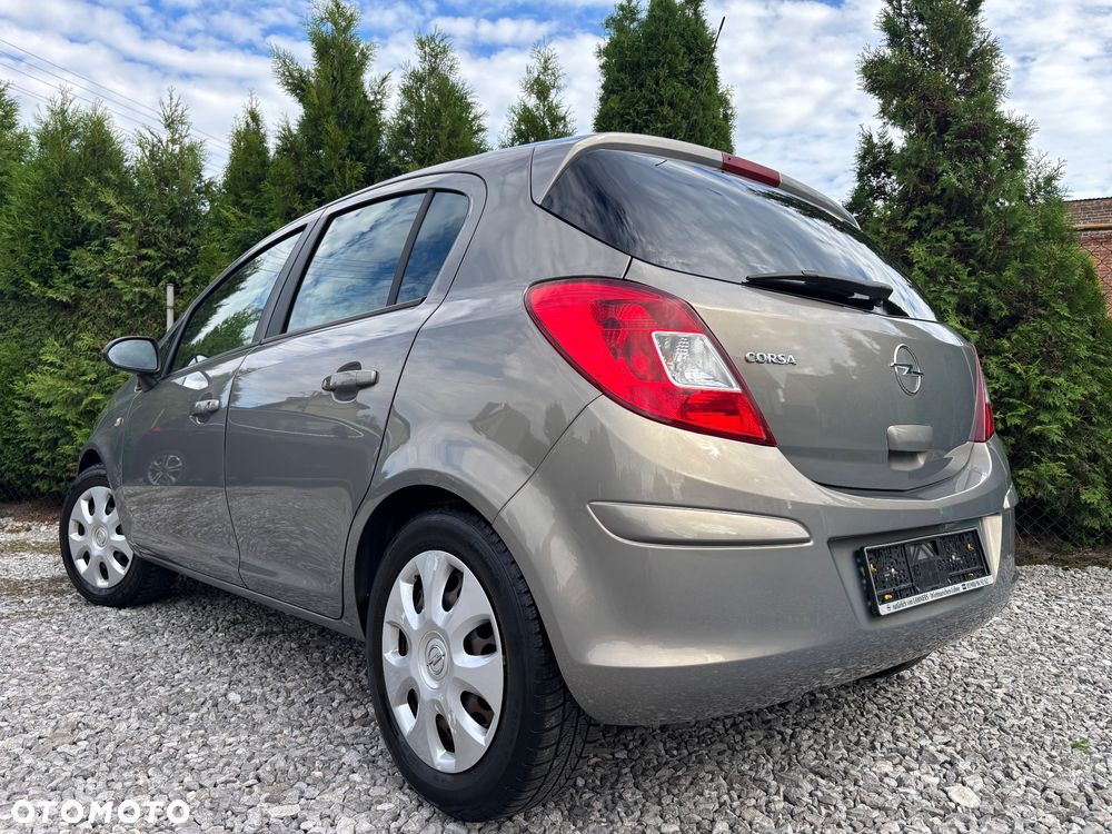 Opel Corsa 1.2 16V Cosmo - 9
