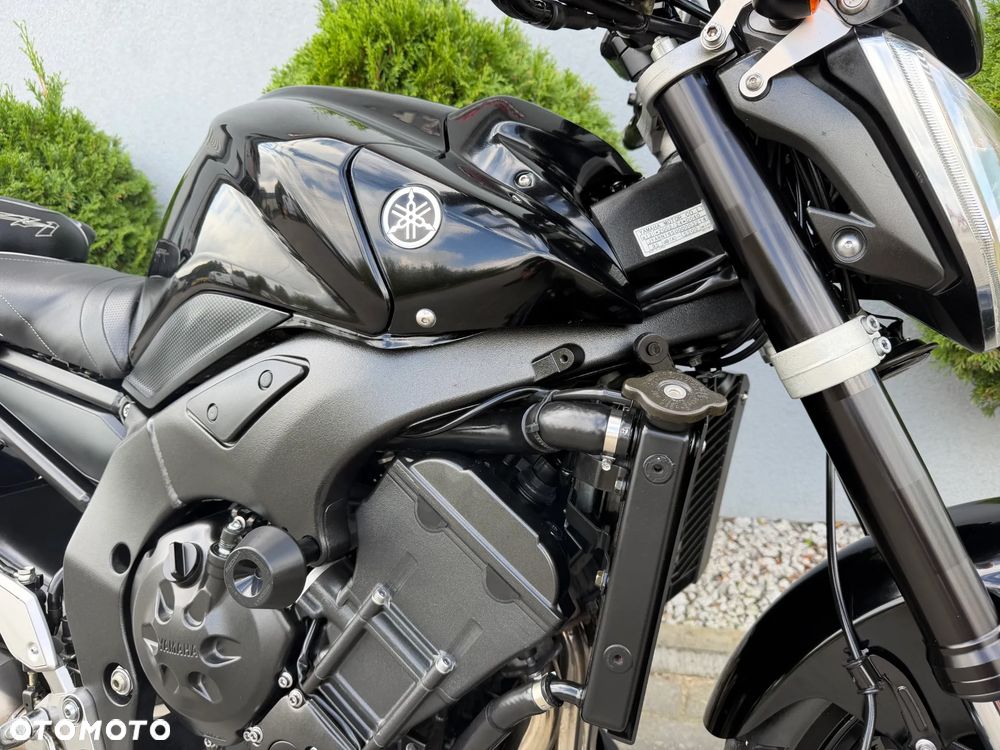 Yamaha FZ - 16