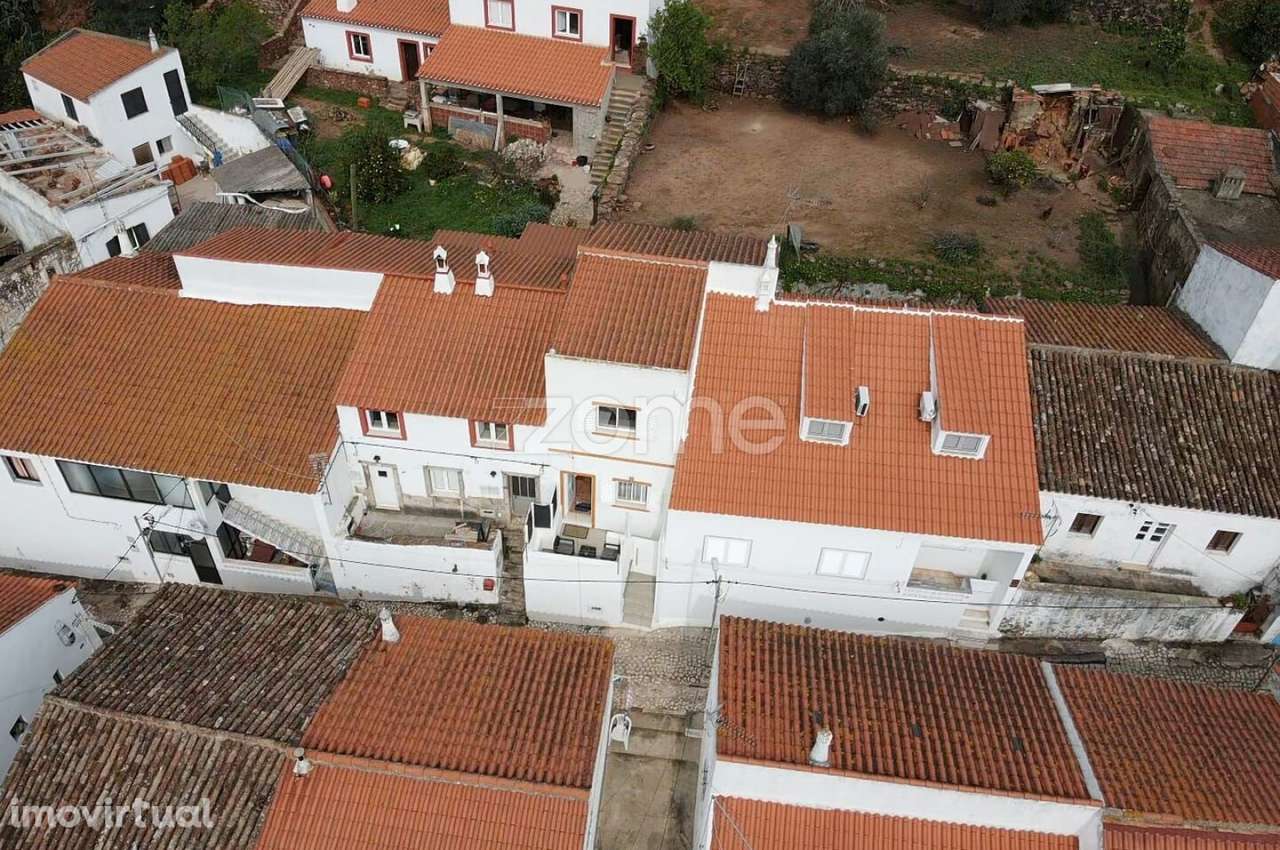 Moradia V2 geminada c/ lugradouro em Rua de Cima, Messines - Grande imagem: 2/53