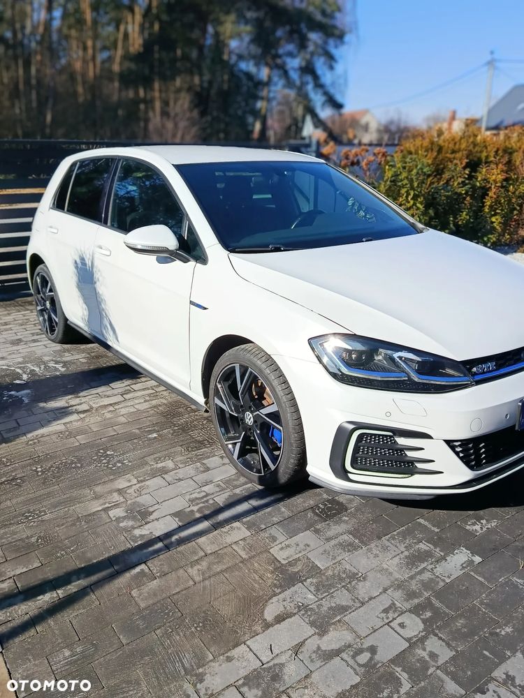 Volkswagen Golf - 1