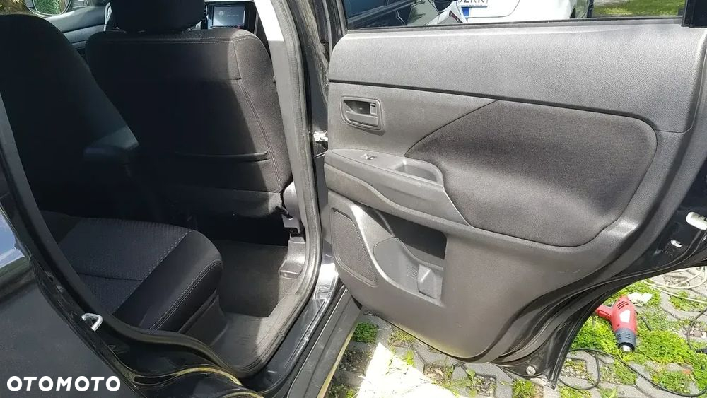 Mitsubishi Outlander 2.0 Invite + 2WD - 21