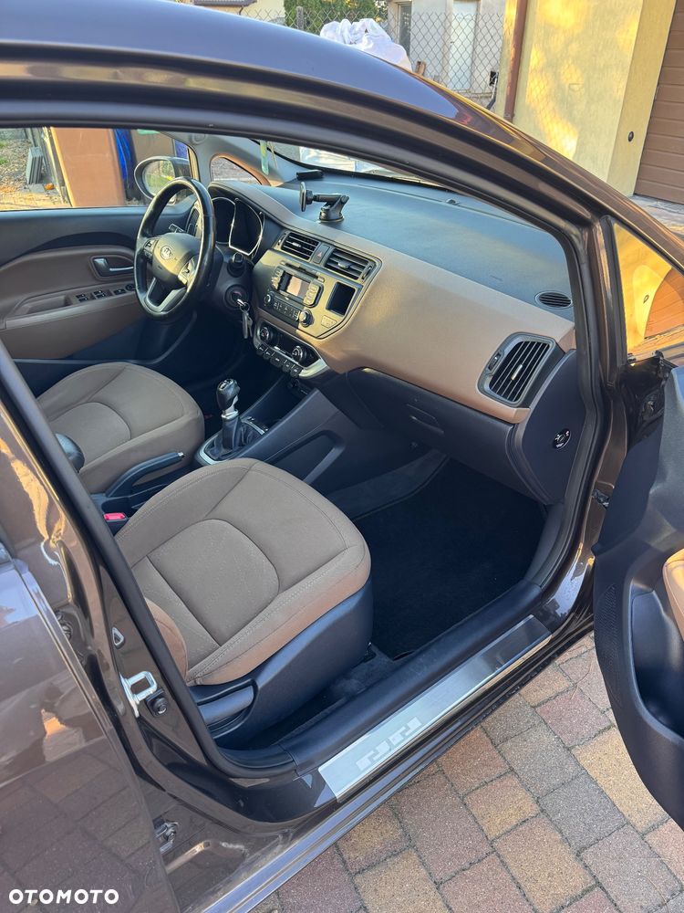 Kia Rio 1.4 L - 5