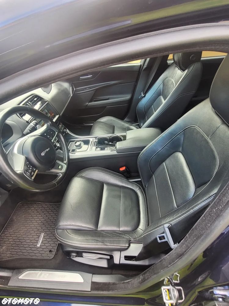 Jaguar XE 2.0 T R-Sport - 20