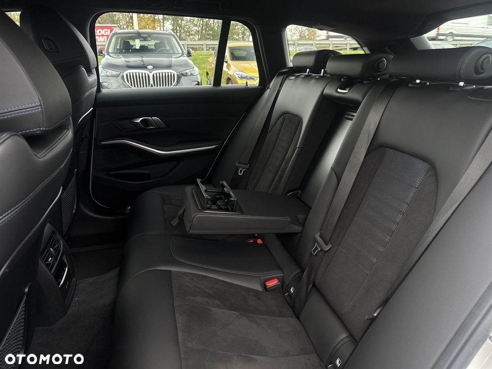 BMW Seria 3 320d xDrive - 17