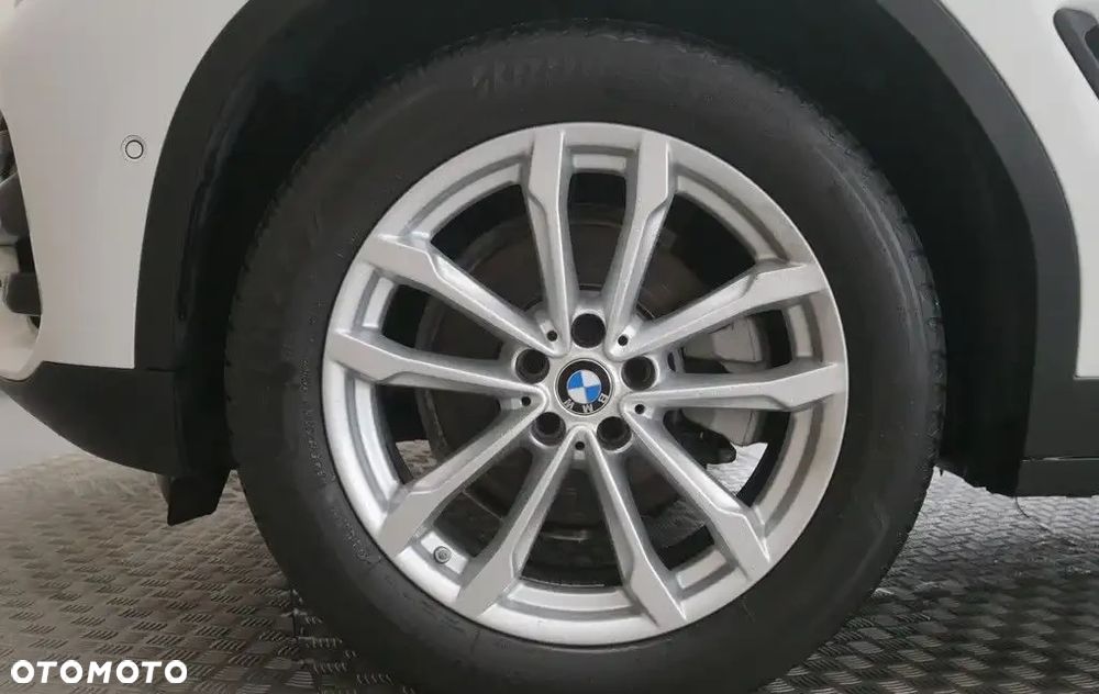 BMW X3 xDrive20i Advantage - 16