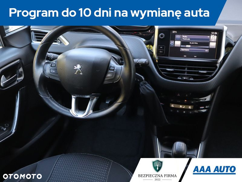 Peugeot 208 - 8