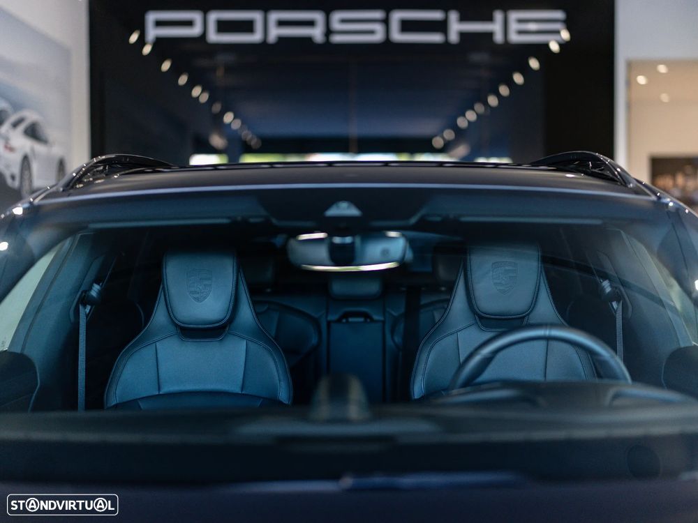 Porsche Taycan Cross Turismo 4 - 38