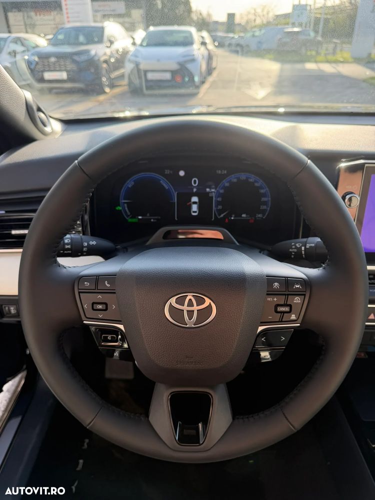 Toyota Camry 2.5 HEV Luxury - 13