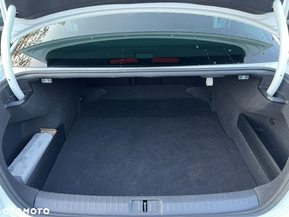 Volkswagen Passat 2.0 TDI EVO Business DSG - 12