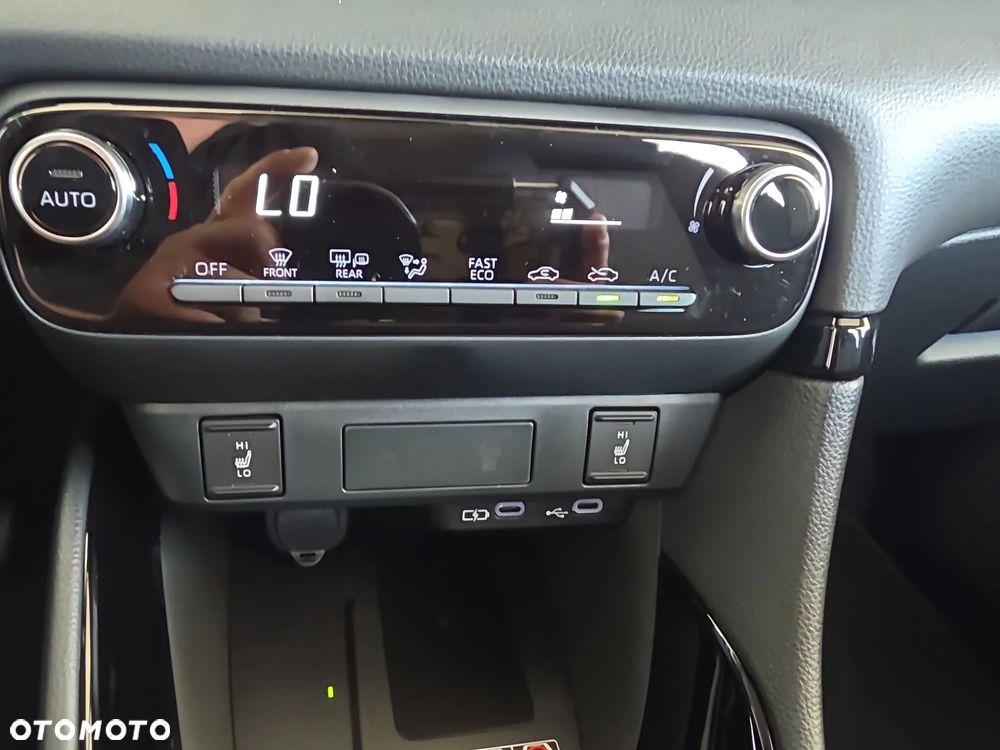 Toyota Yaris Hybrid 1.5 Style - 26