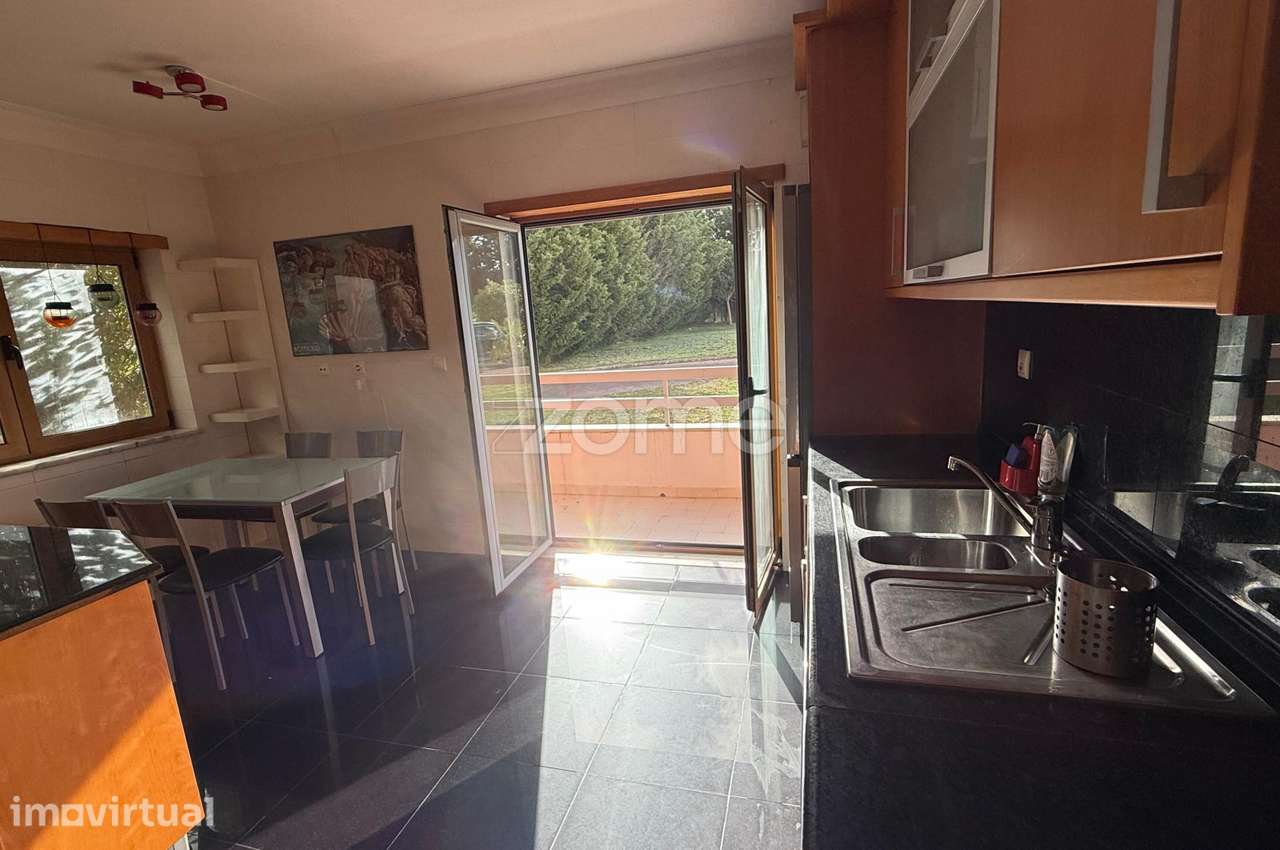 QUINTA DA BELOURA II – Condomínio privado c/ Box, jardim e piscina - Grande imagem: 3/20