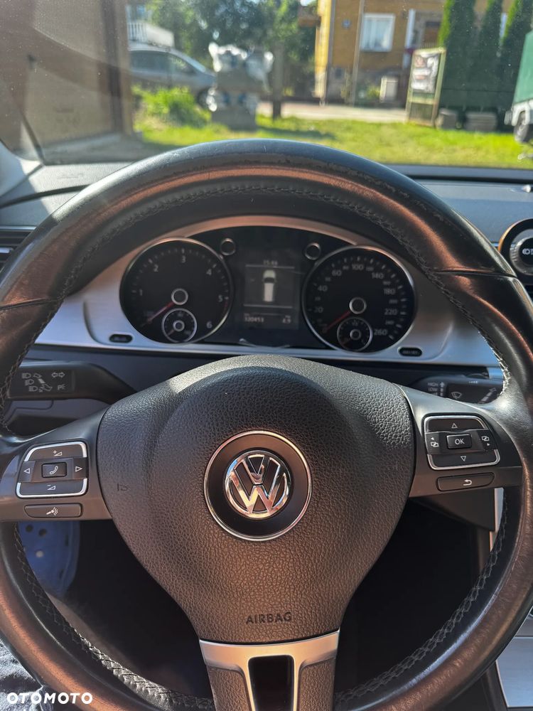 Volkswagen Passat 2.0 TDI Highline - 12