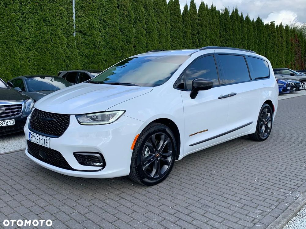 Chrysler Pacifica - 1