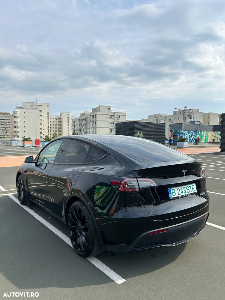 Tesla Model Y AWD Performance - 4