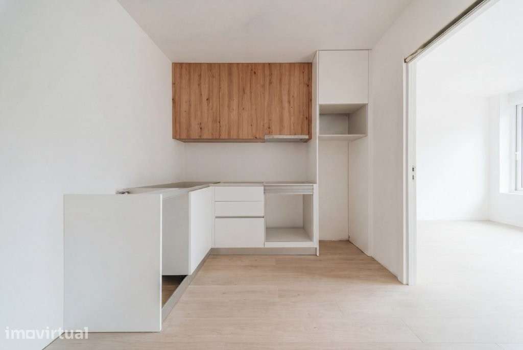Apartamento T1 totalmente renovado com entrada independente – Minde - Grande imagem: 2/14