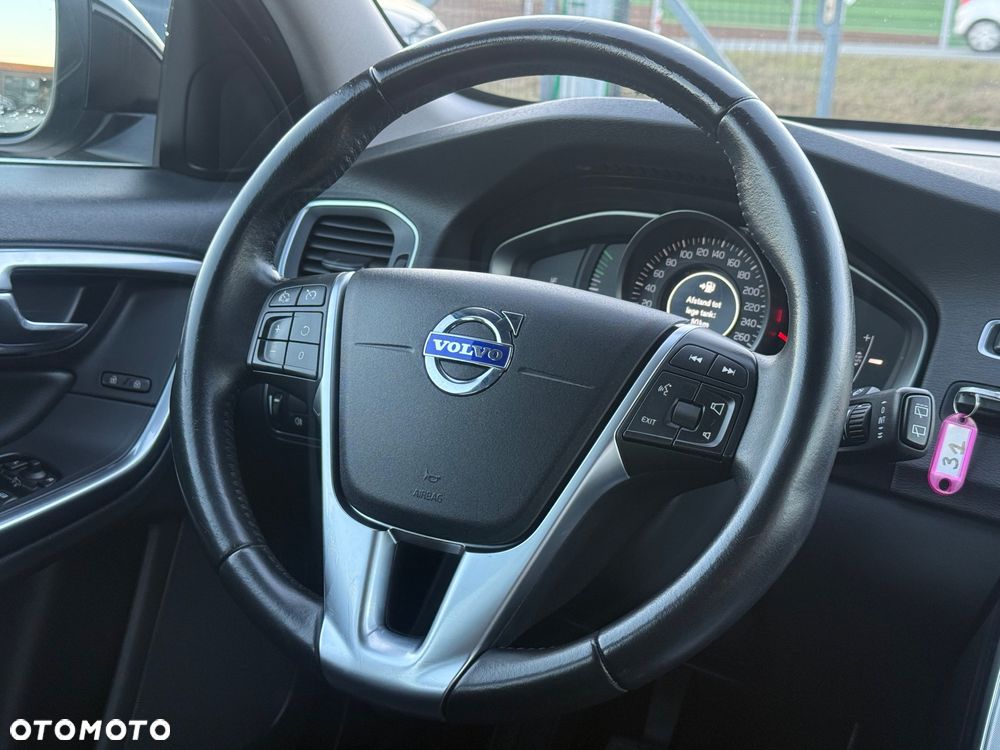 Volvo V60 D2 Summum - 34