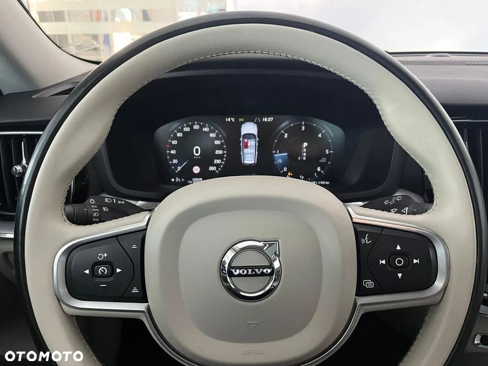 Volvo V60 D4 Drive-E Momentum - 25