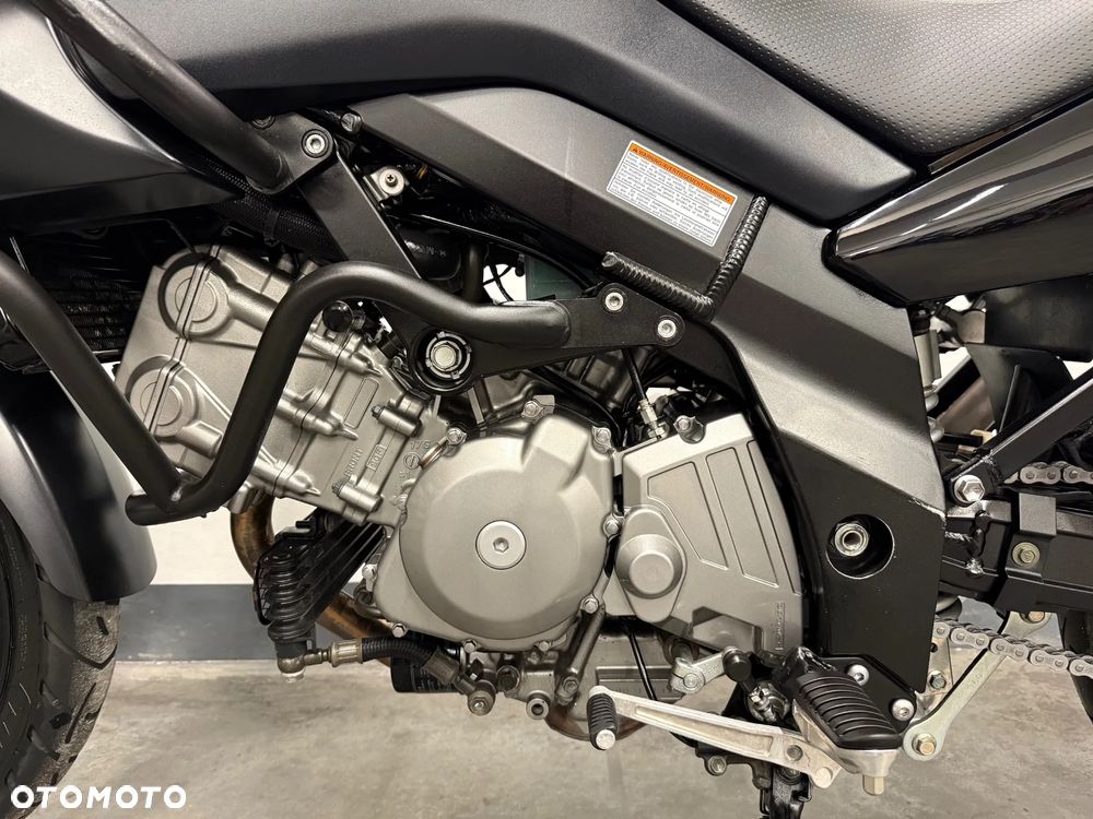 Suzuki V-STROM - 10