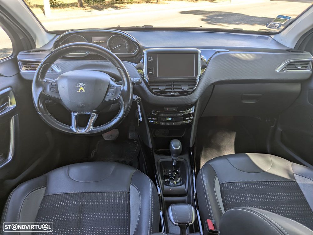 Peugeot 2008 1.2 PureTech Allure EAT6 - 9