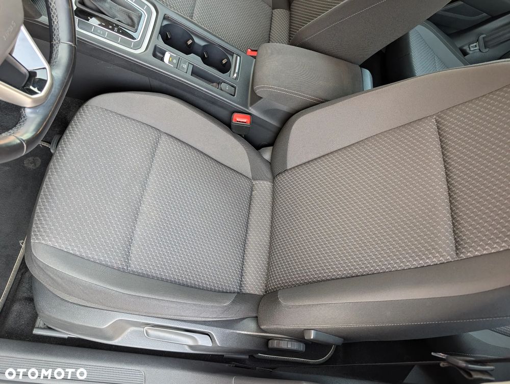 Volkswagen Passat - 19