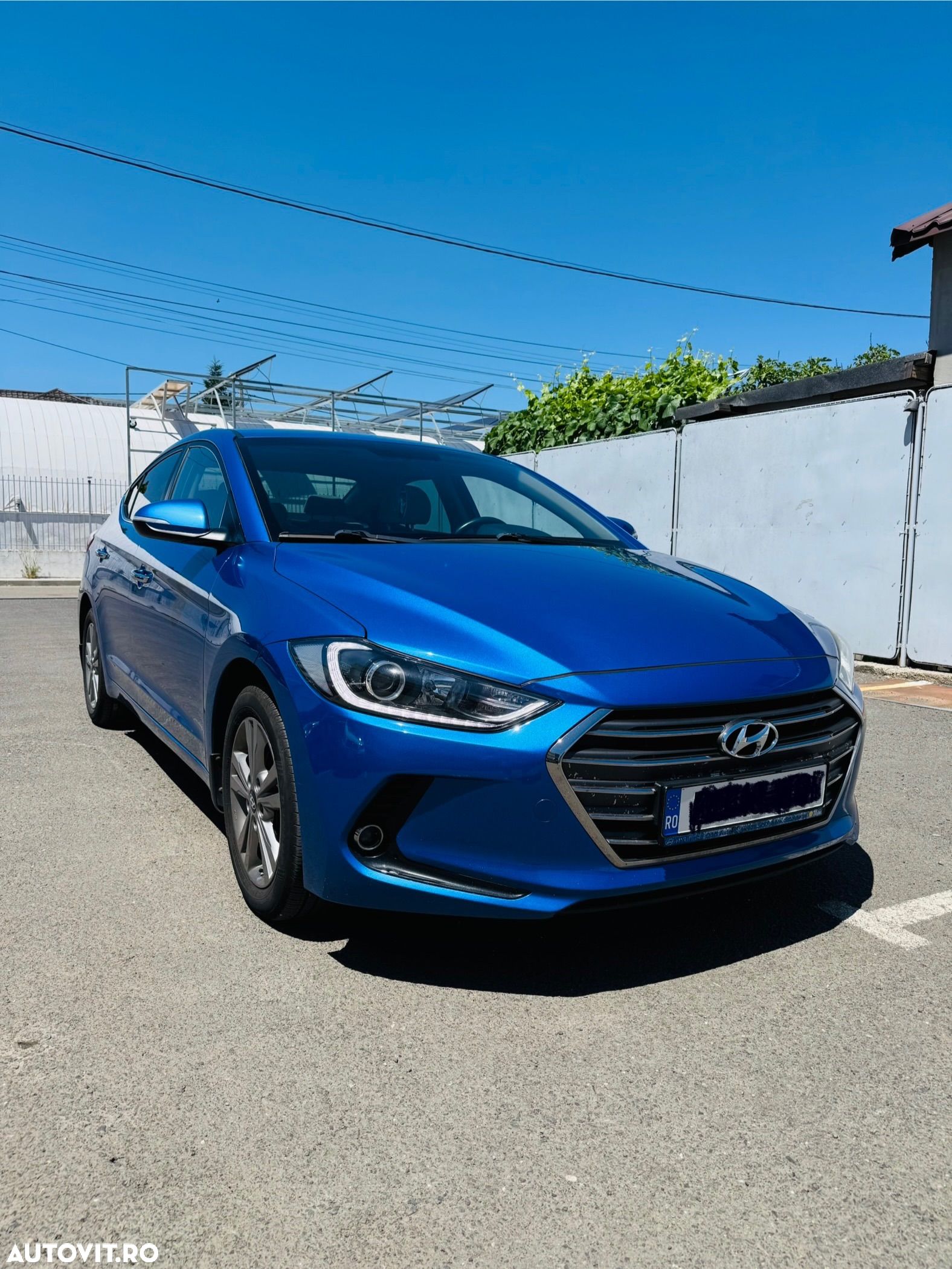 Hyundai Elantra 1.6 CRDI Comfort - 1