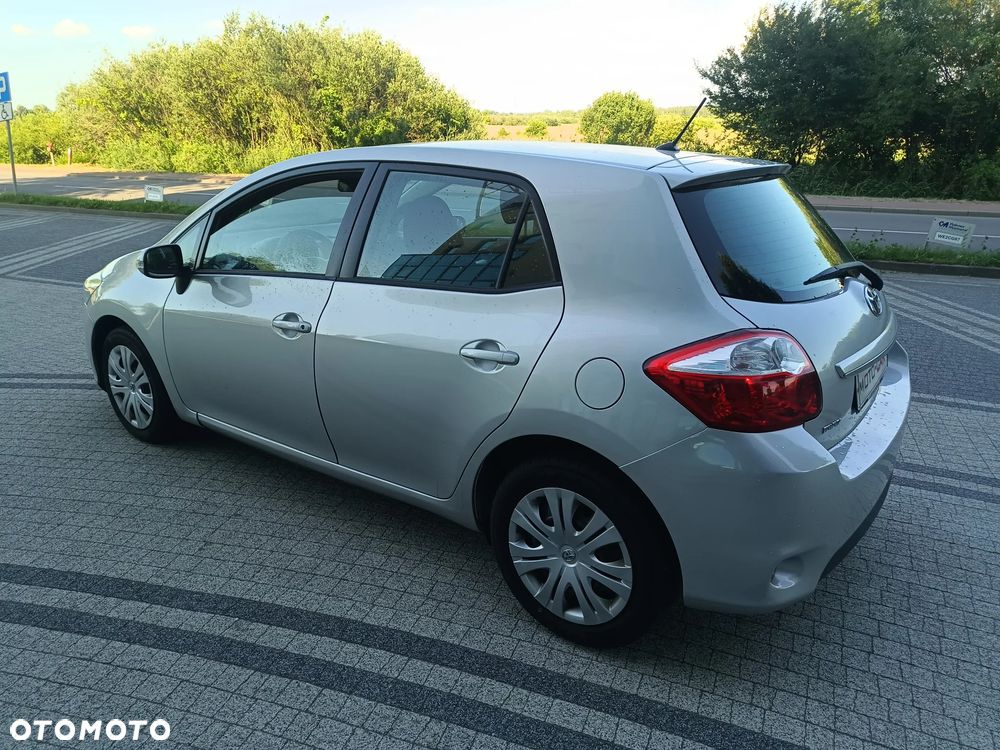Toyota Auris 1.6 Luna - 6