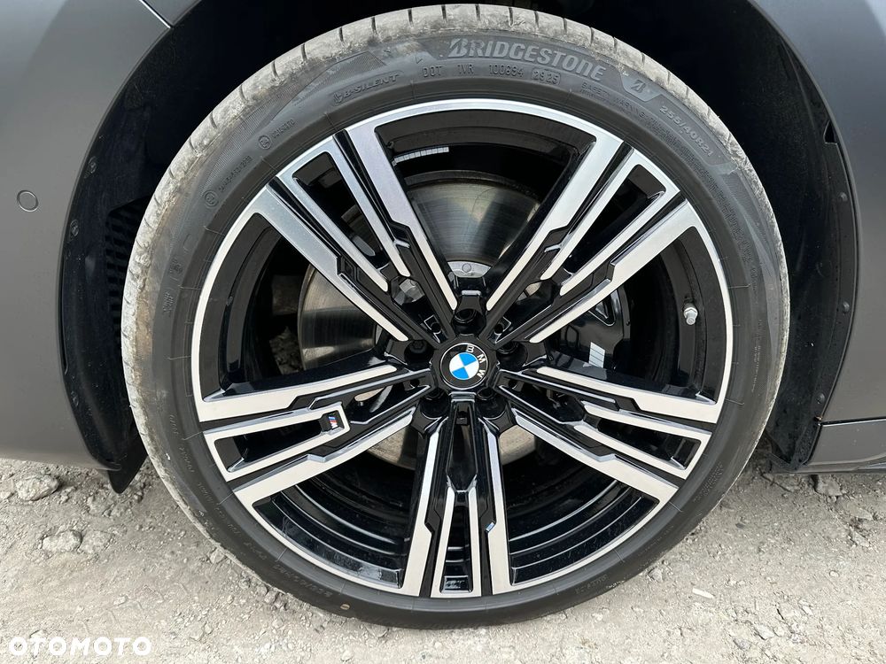 BMW Seria 7 M760e PHEV xDrive Individual Edition sport - 25