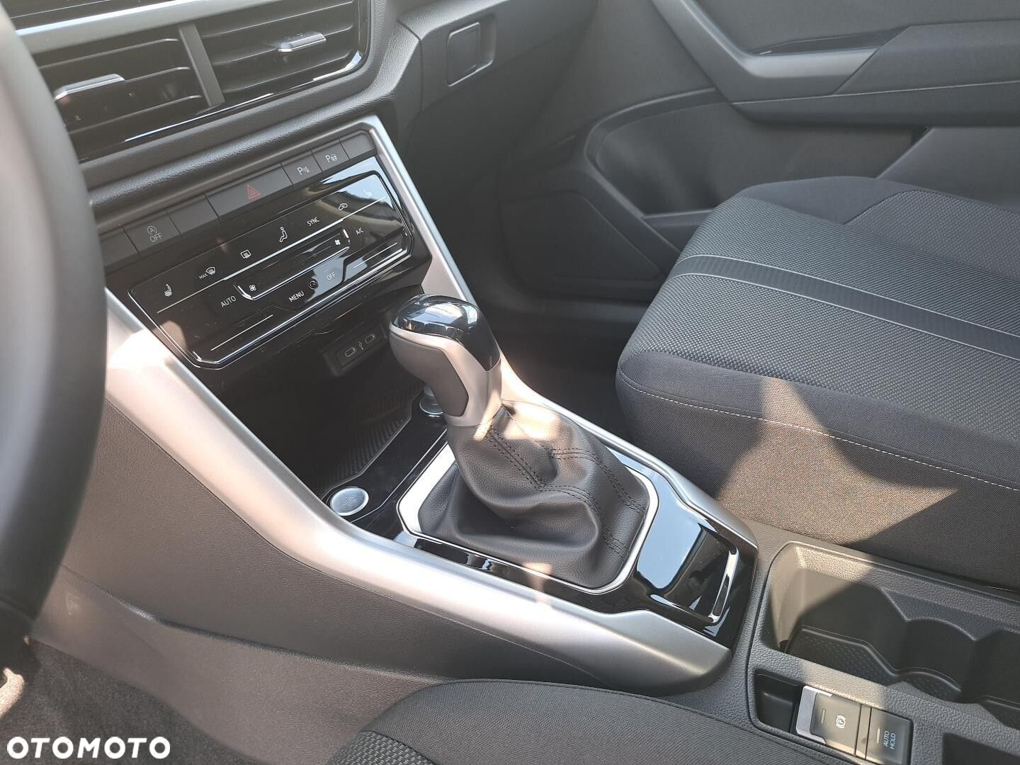 Volkswagen T-Roc - 15