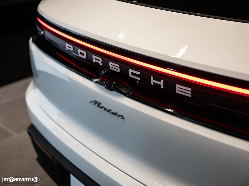 Porsche Macan Electric - 12