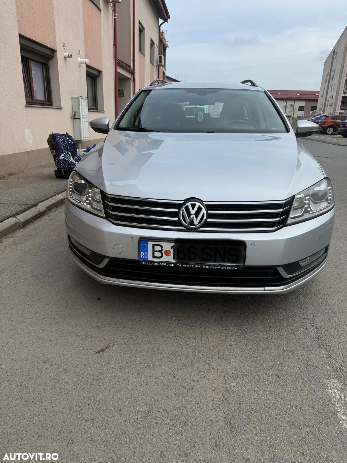 Volkswagen Passat - 1
